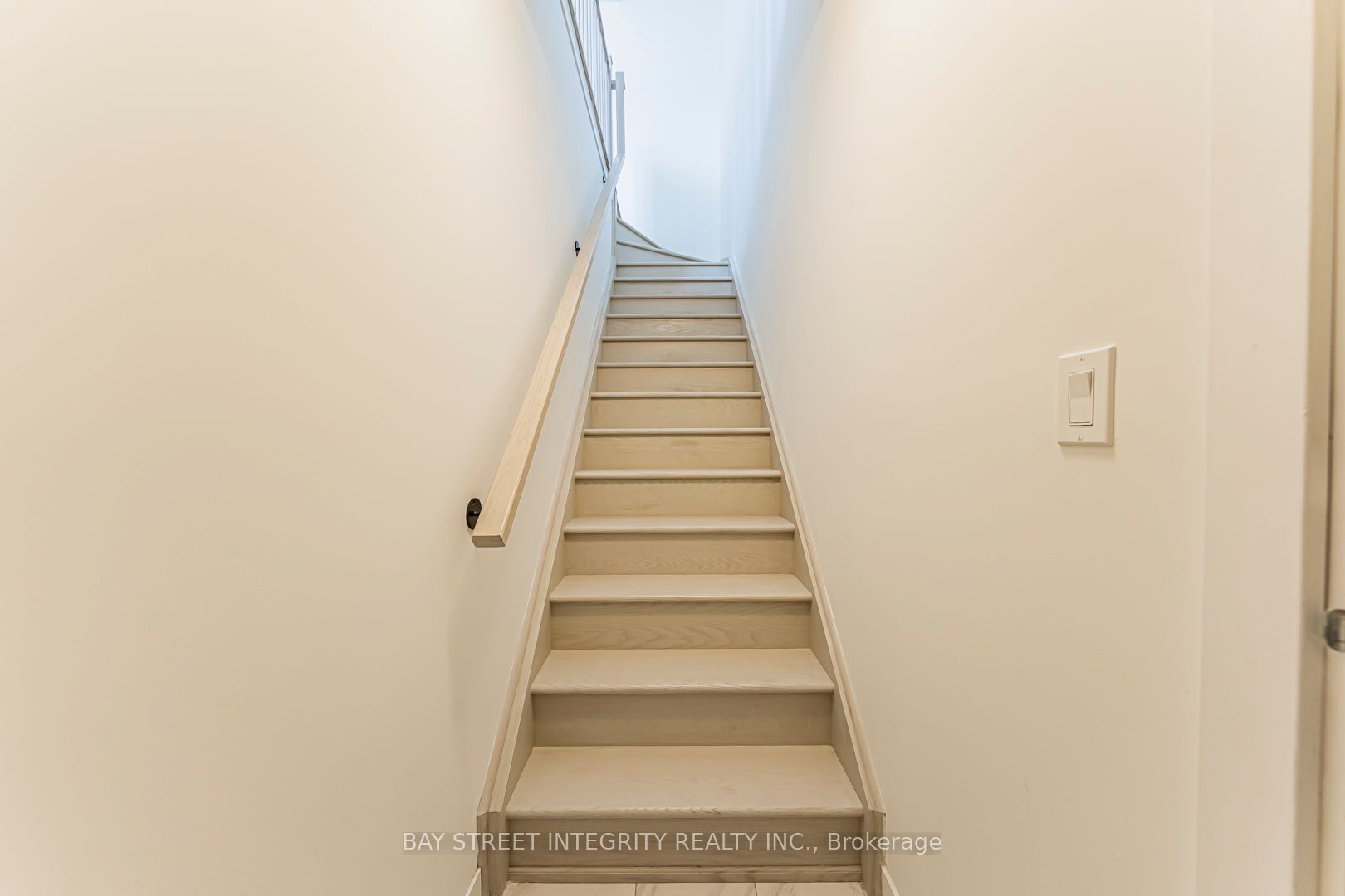 4045 Hickory Drive 7