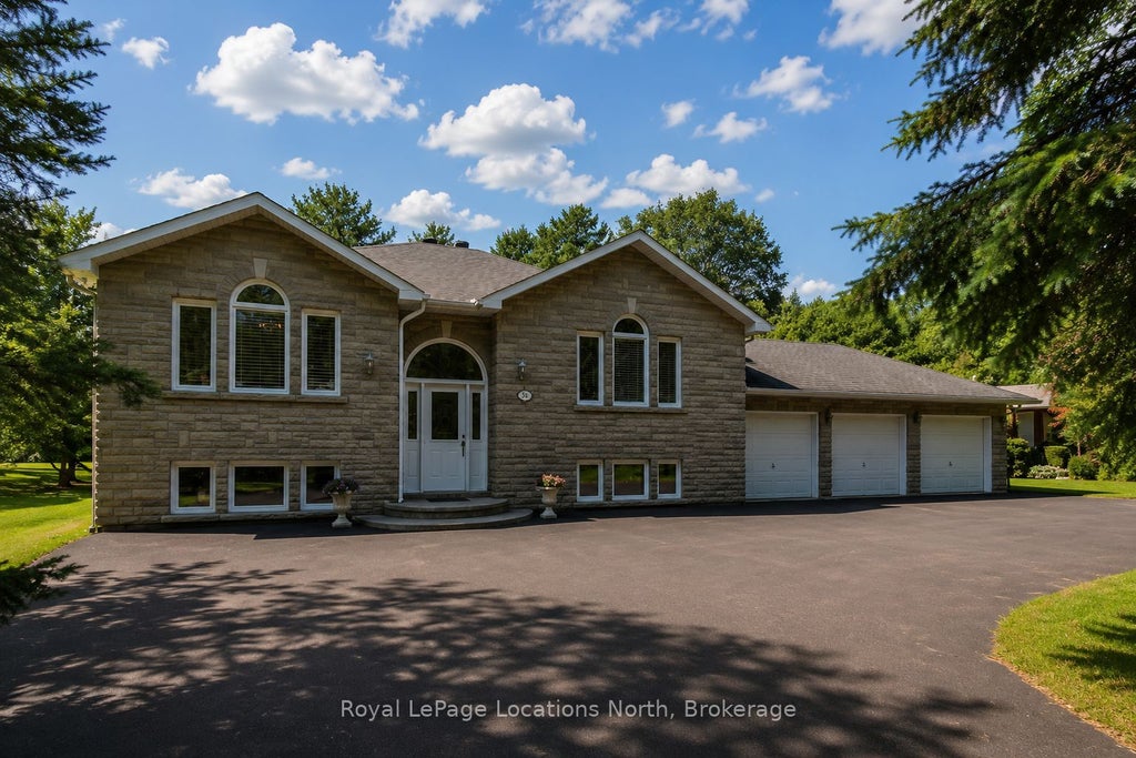 Photo of 33 Birchwood Trail, Wasaga Beach, ON L9Z 1B1 (MLS # S13581966)