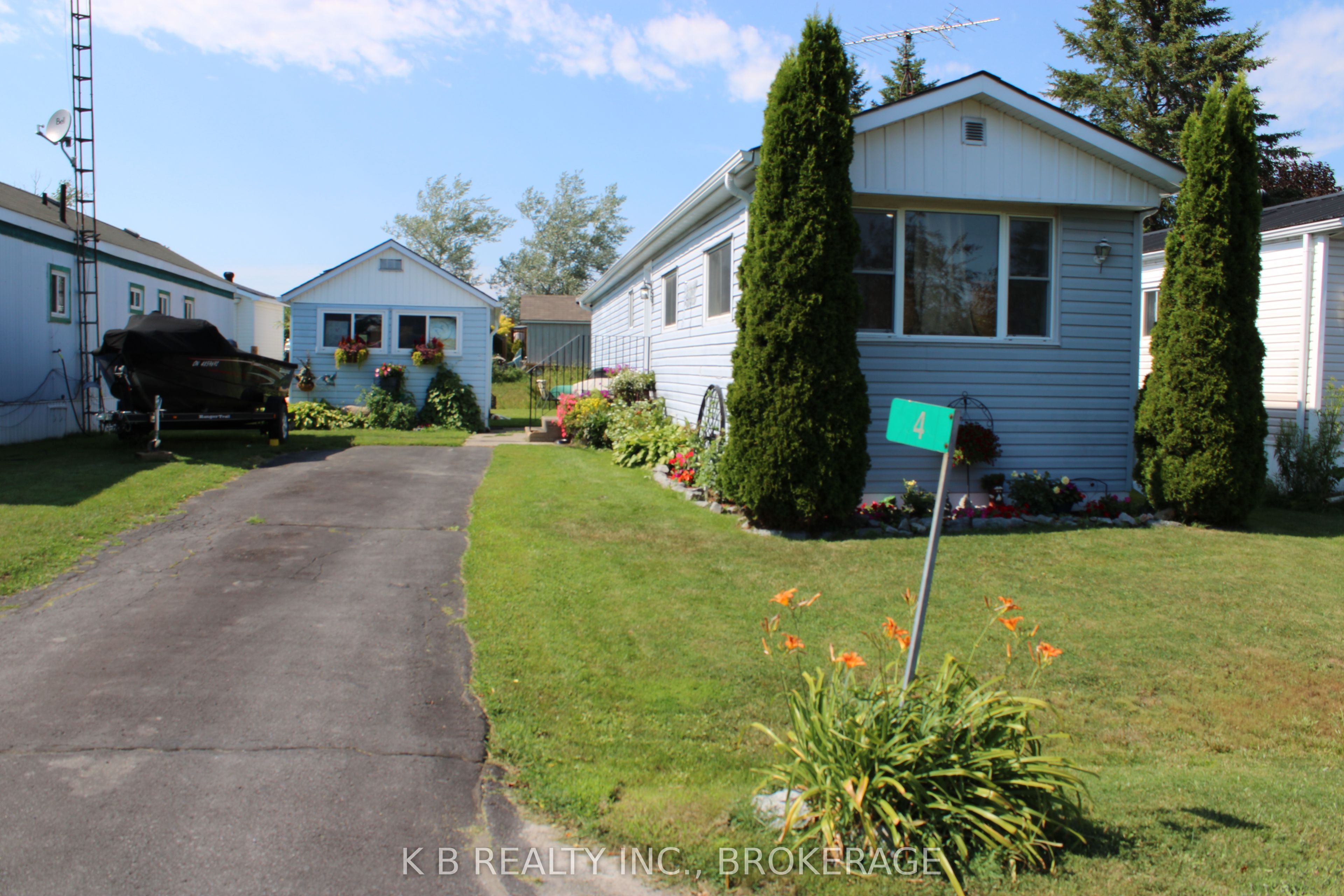 Photo 1 of 19 — 4 Cedar Street W, Greater Napanee, ON K7R 3L1
