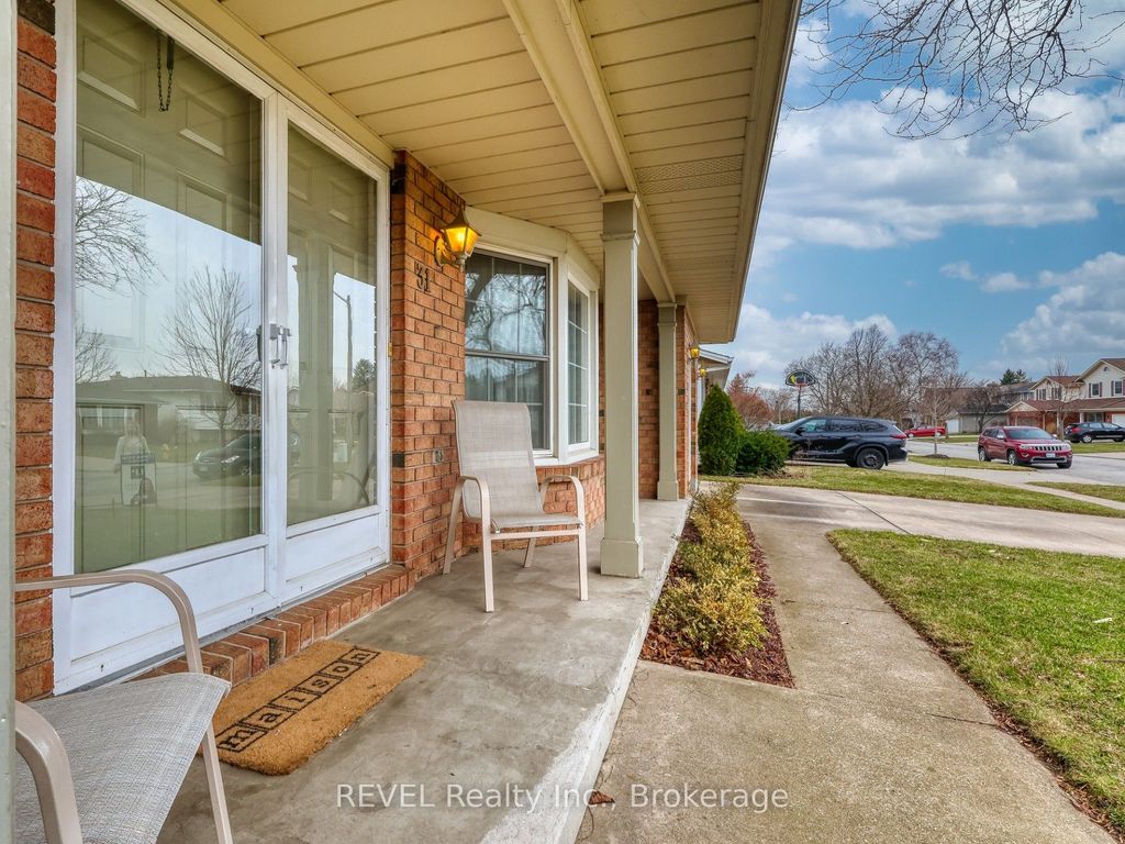 Photo of 31 Cole Farm Boulevard, St. Catharines, ON L2N 7E2 (MLS # X12927188)