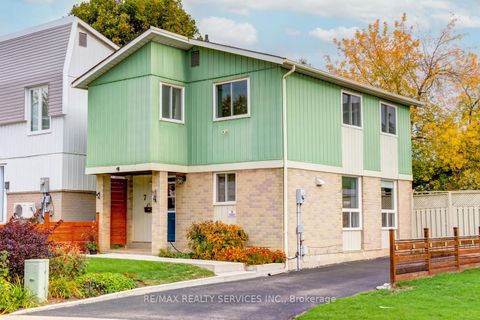 7 Hamlet Court Brampton ON L6S 1X5