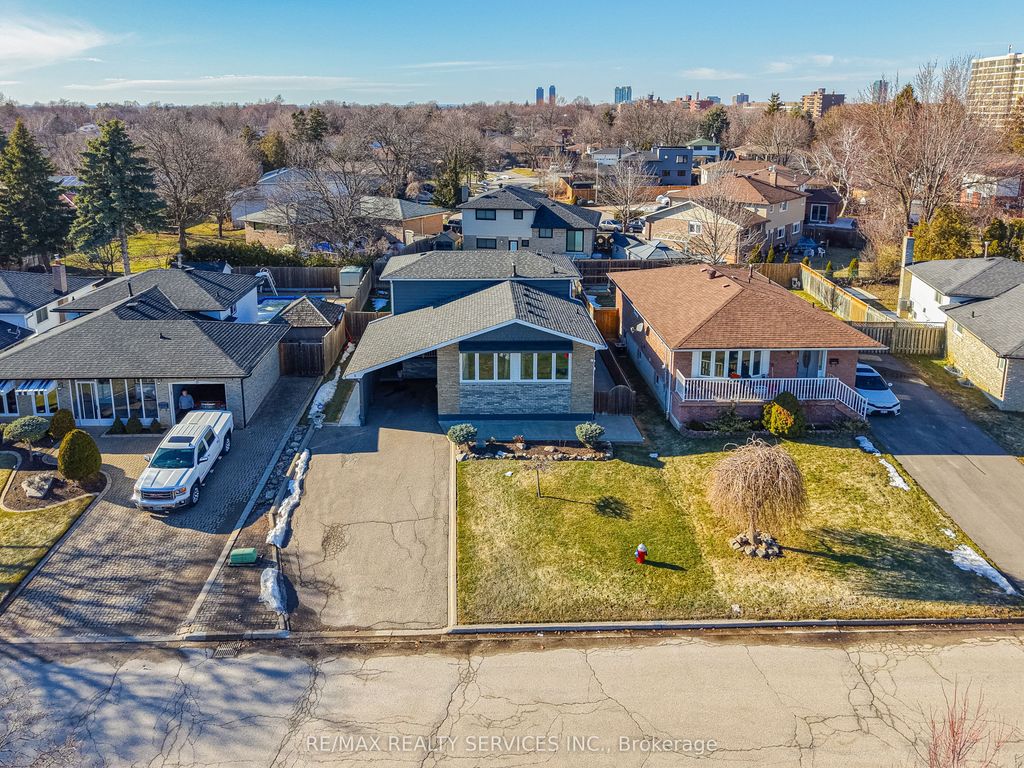 Photo of 8 Edwin Drive, Brampton, ON L6Y 1A1 (MLS # W12872800)
