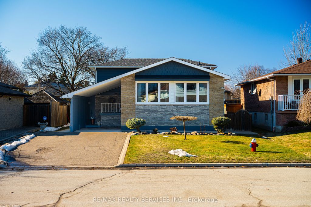 Photo of 8 Edwin Drive, Brampton, ON L6Y 1A1 (MLS # W12872800)