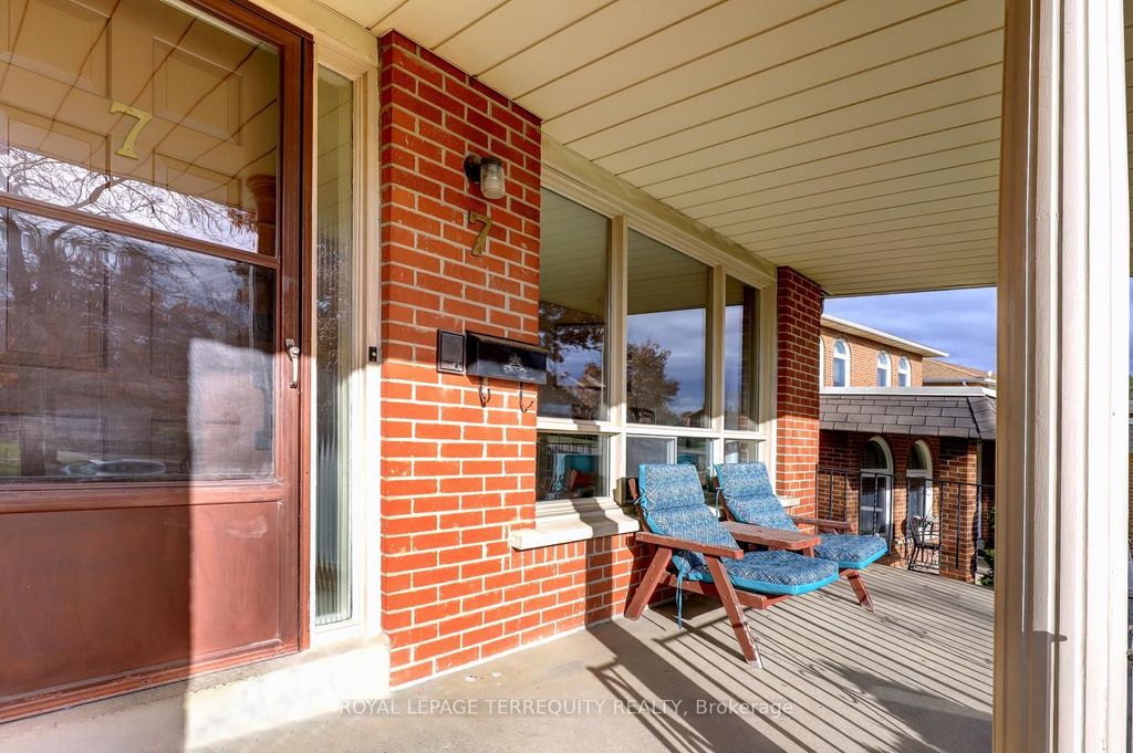 Photo of 7 Princeton Terrace, Brampton, ON L6S 3S4 (MLS # W12573988)