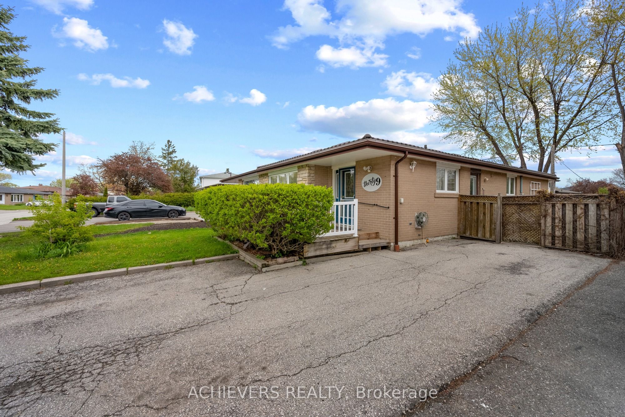 39 Danesbury Crescent