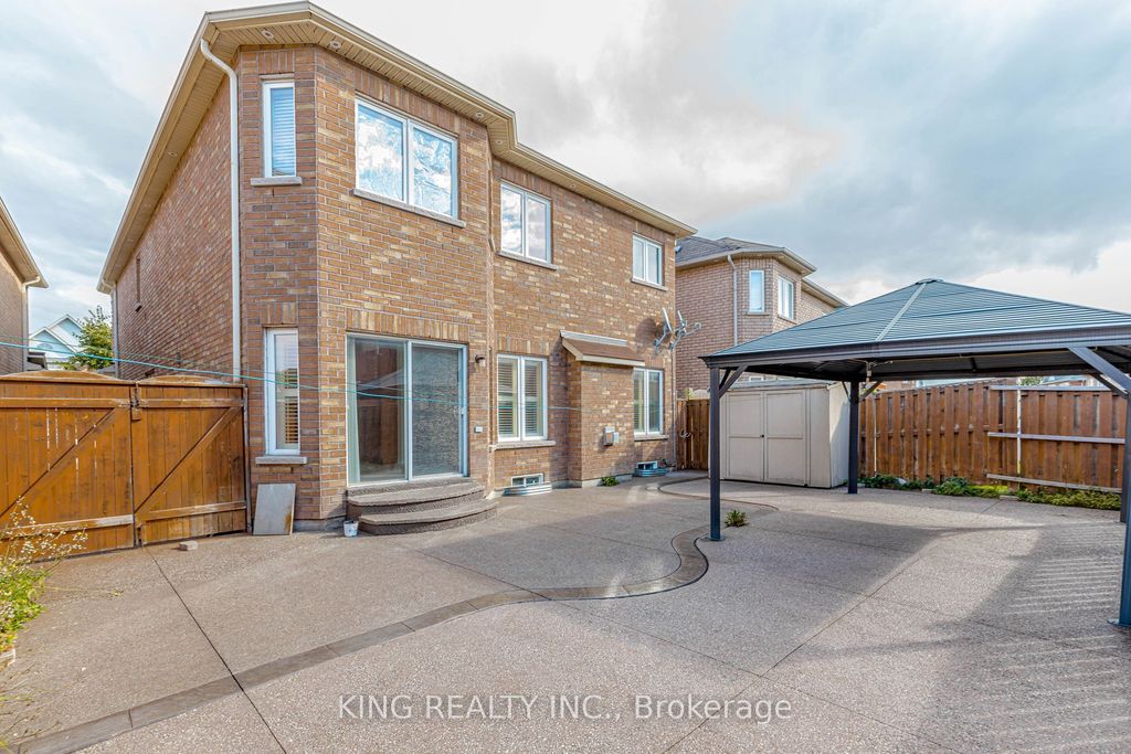 Photo of 14 Ledgerock Road, Brampton, ON L6P 2L7 (MLS # W12587782)