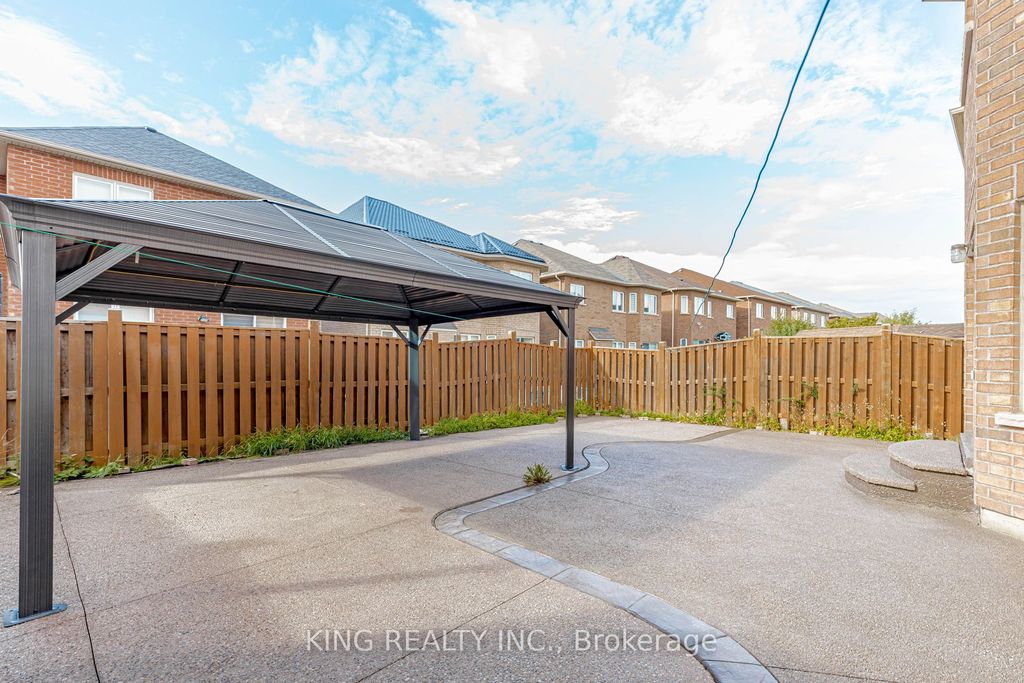 Photo of 14 Ledgerock Road, Brampton, ON L6P 2L7 (MLS # W12587782)