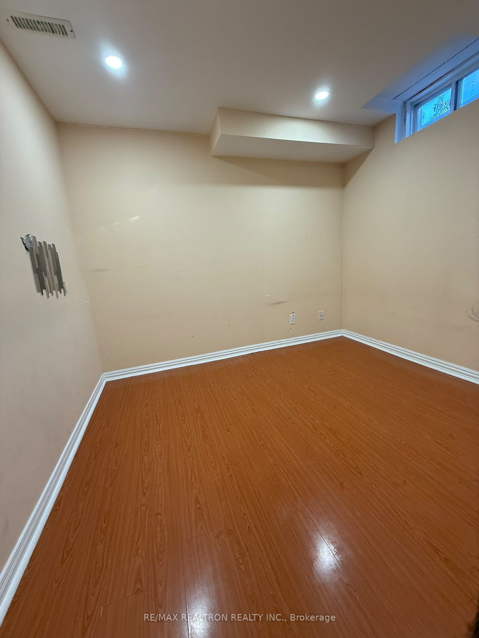 33 Billingsley Crescent Bsmt