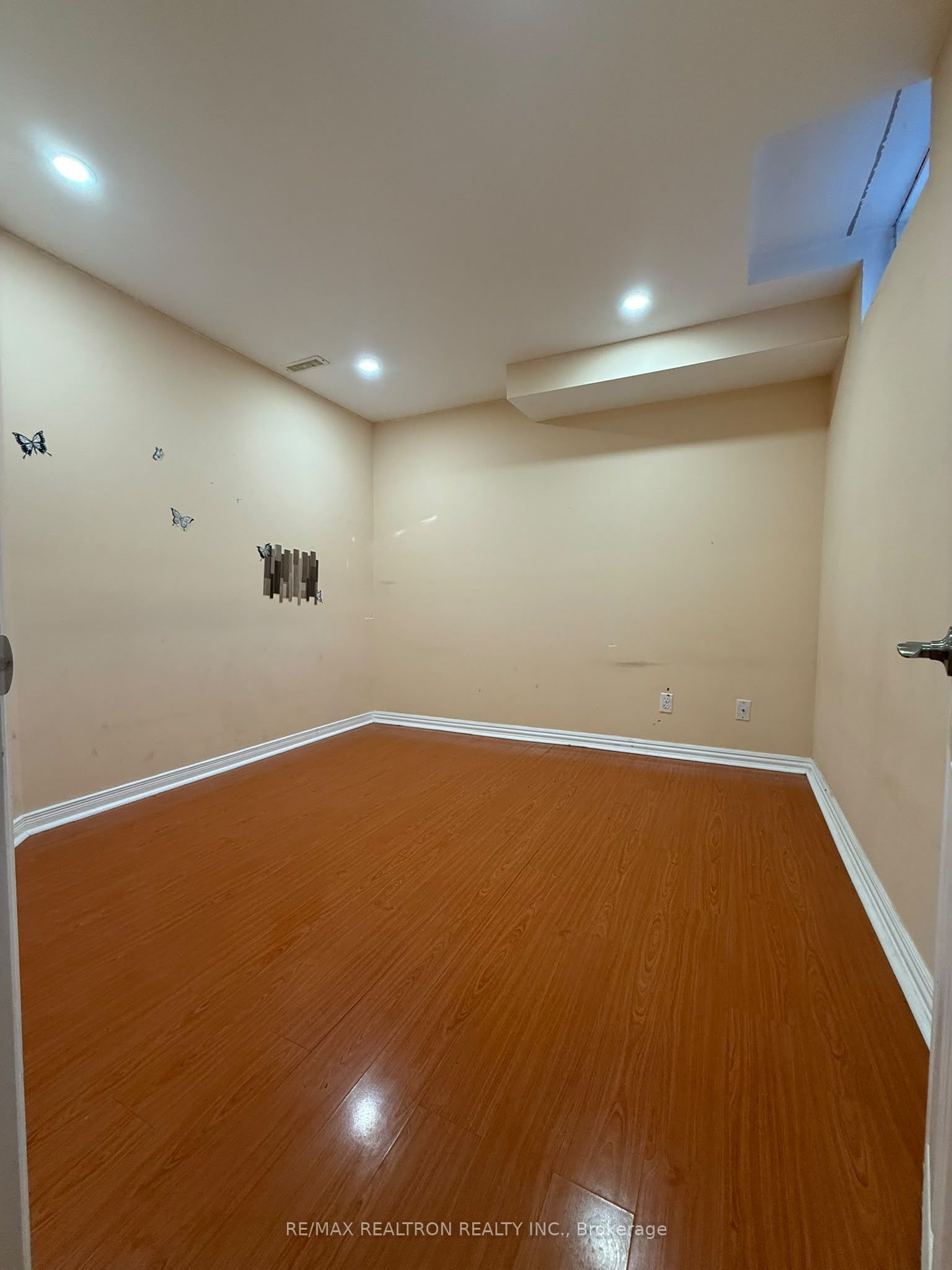 33 Billingsley Crescent Bsmt