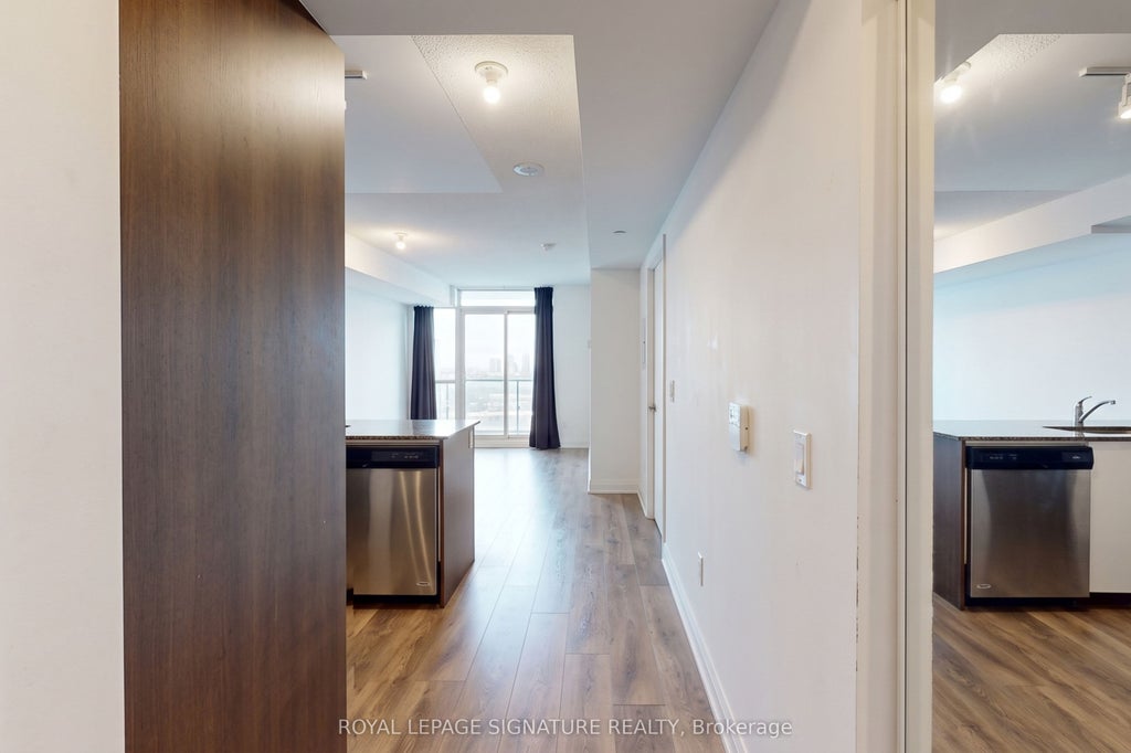 Photo of 9 Valhalla Inn Road #709, Toronto, ON M9B 1S9 (MLS # W13819102)