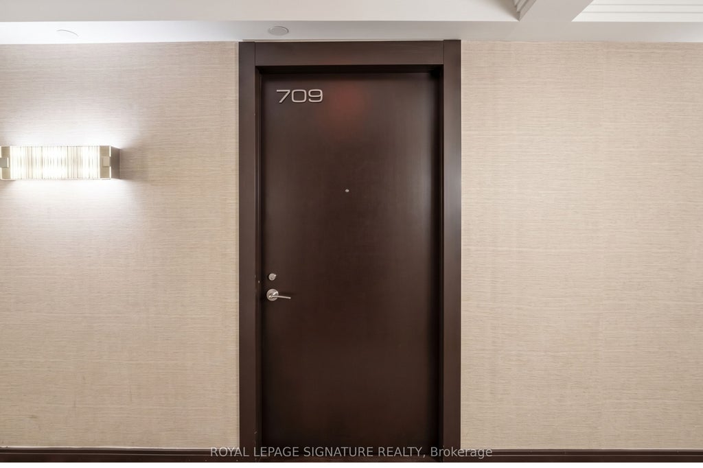 Photo of 9 Valhalla Inn Road #709, Toronto, ON M9B 1S9 (MLS # W13819102)