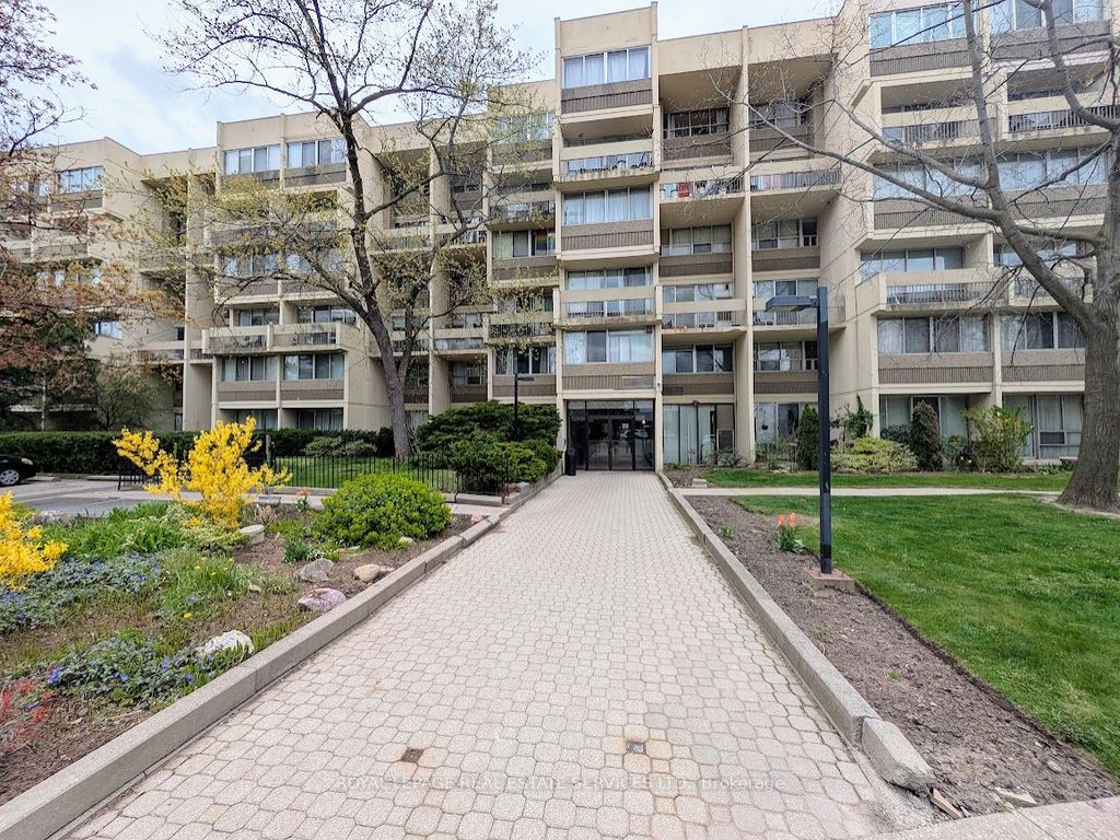 Photo of 1300 Marlborough Court #325, Oakville, ON L6H 2S2 (MLS # W13077234)
