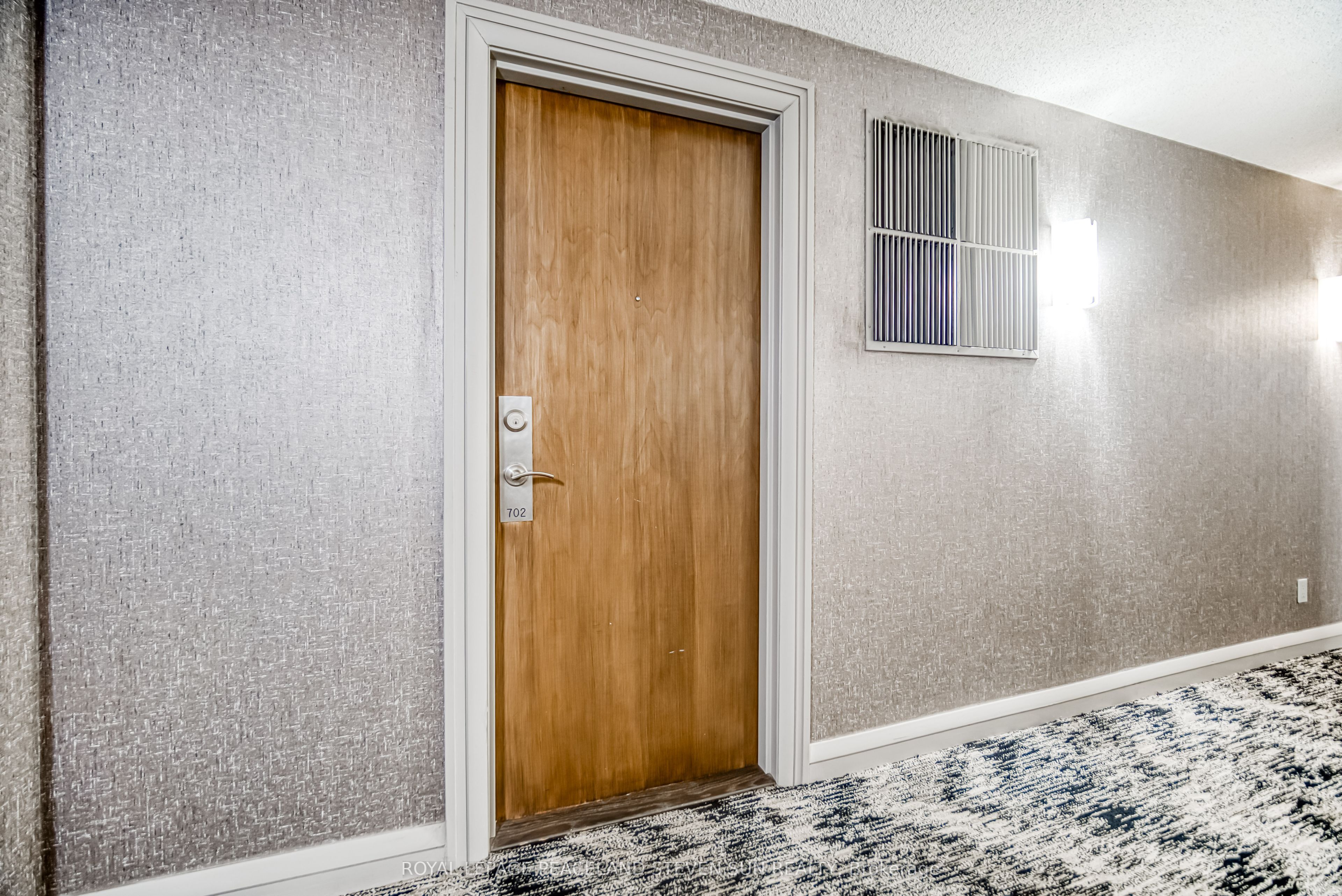 21 Hillcrest Avenue 702