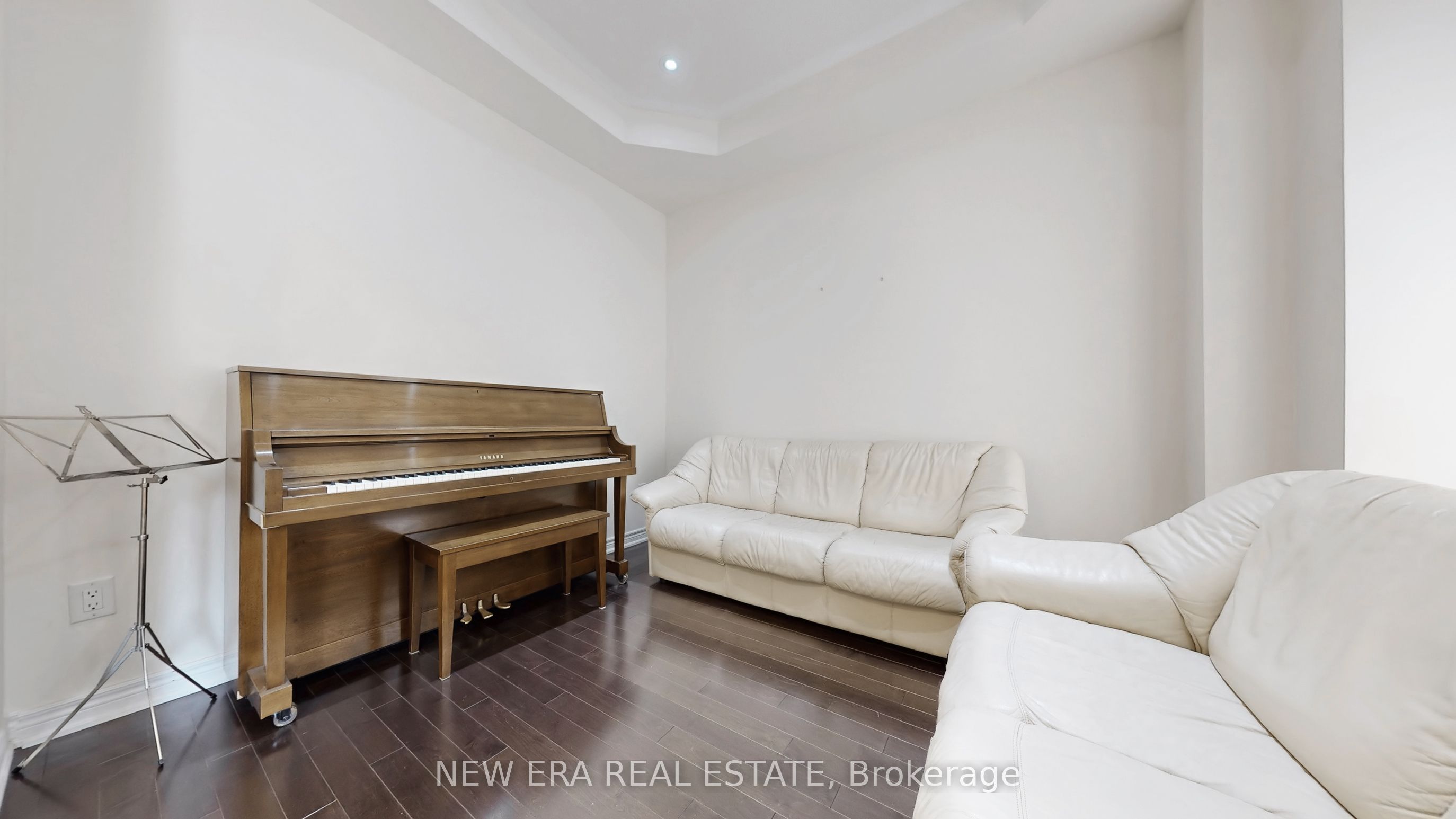 8 Hubner Avenue