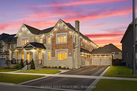 8 Markey Court Brampton ON L6P 4L1