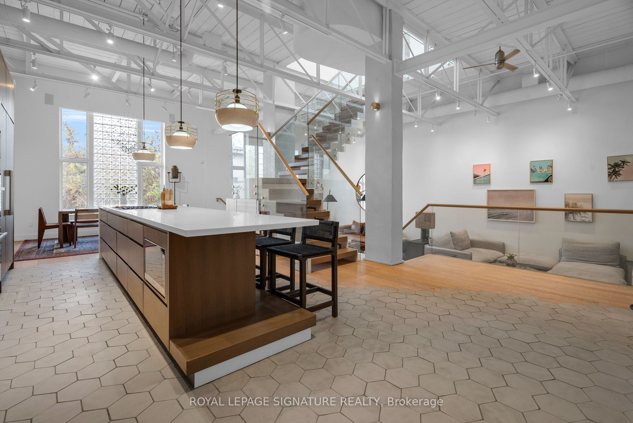 676 Richmond Street W 209