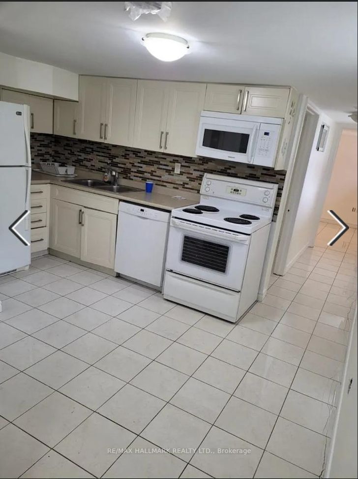 702 Bathurst Street Lower