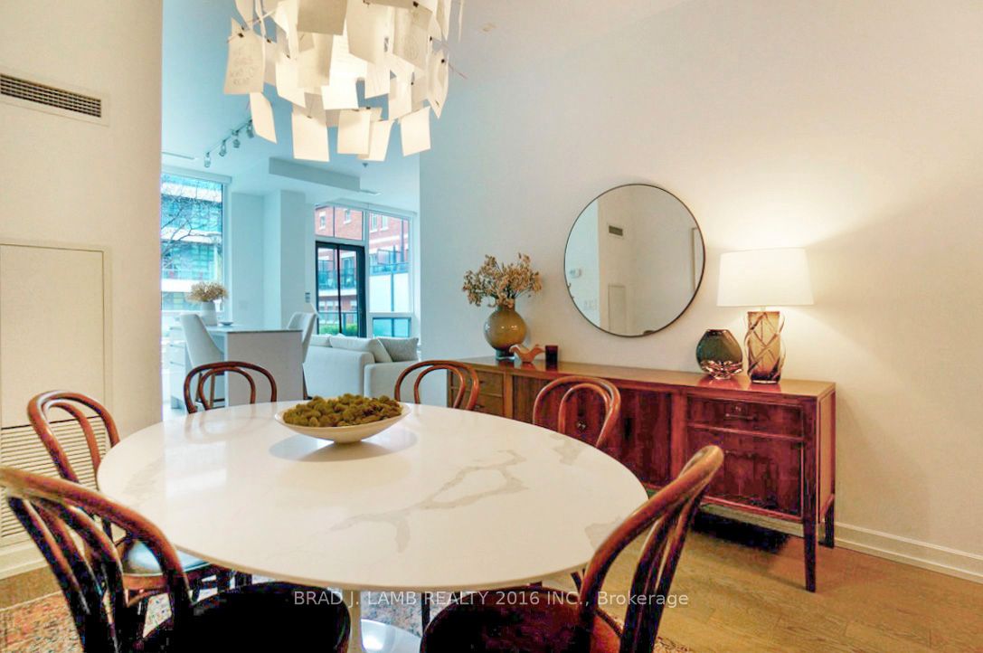 377 Madison Avenue W 102