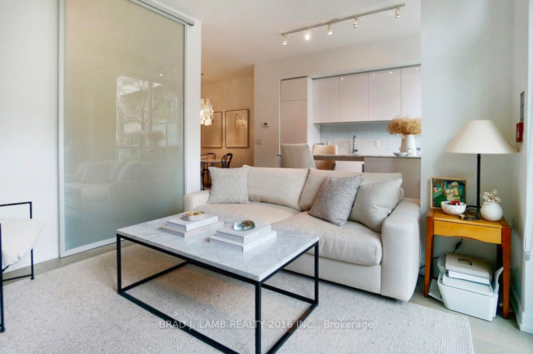 377 Madison Avenue W 102