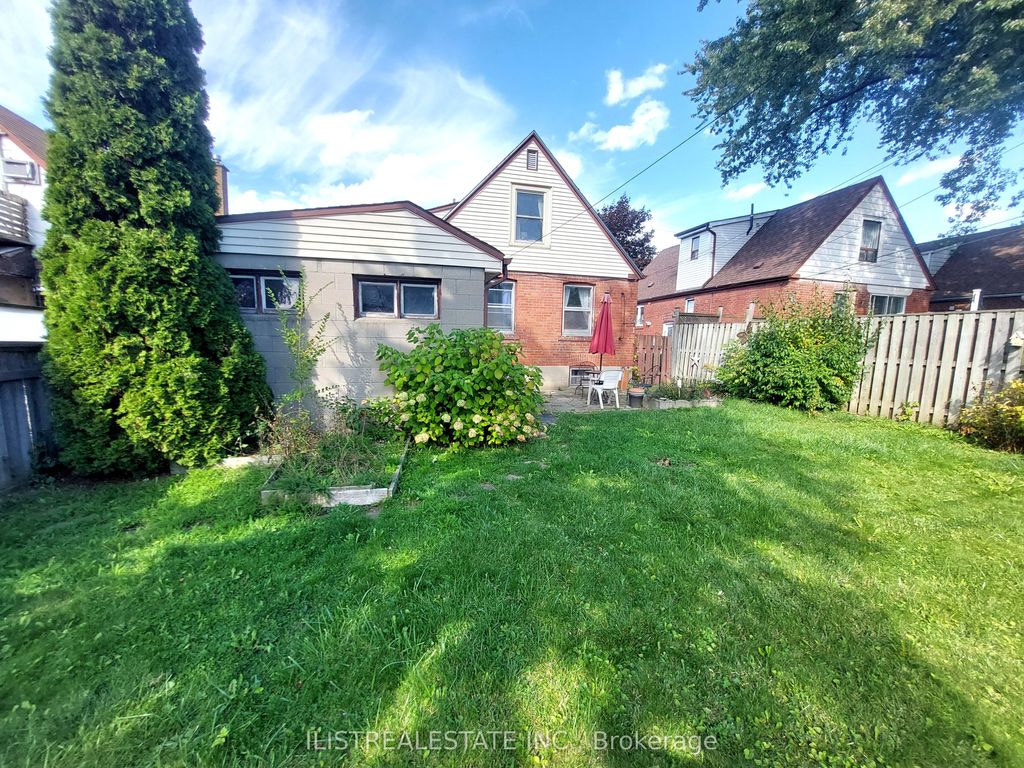 Photo of 29 Holland Avenue, Toronto, ON M4B 2C4 (MLS # E12494544)