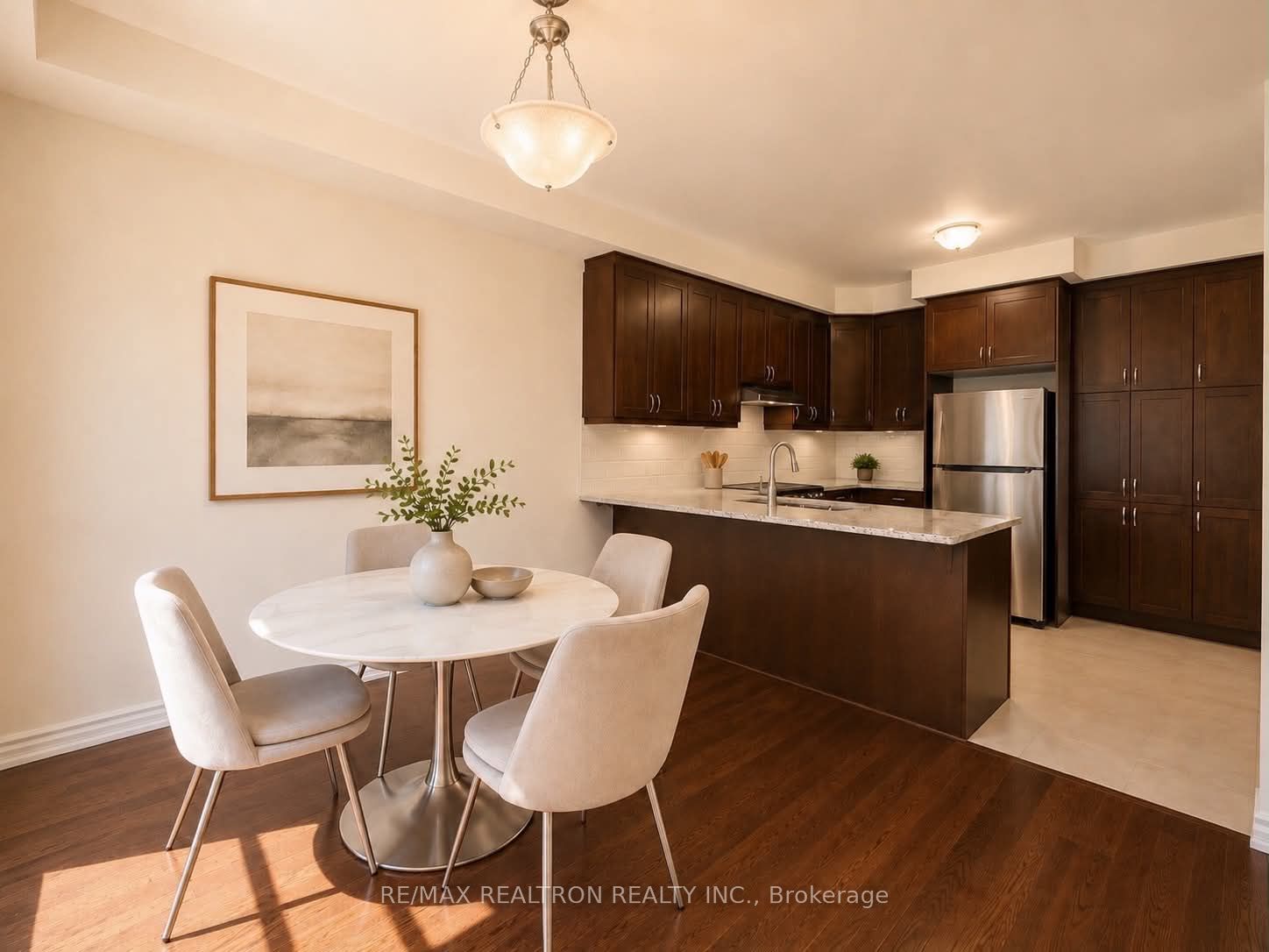 8 Thomas Frisby Jr Crescent