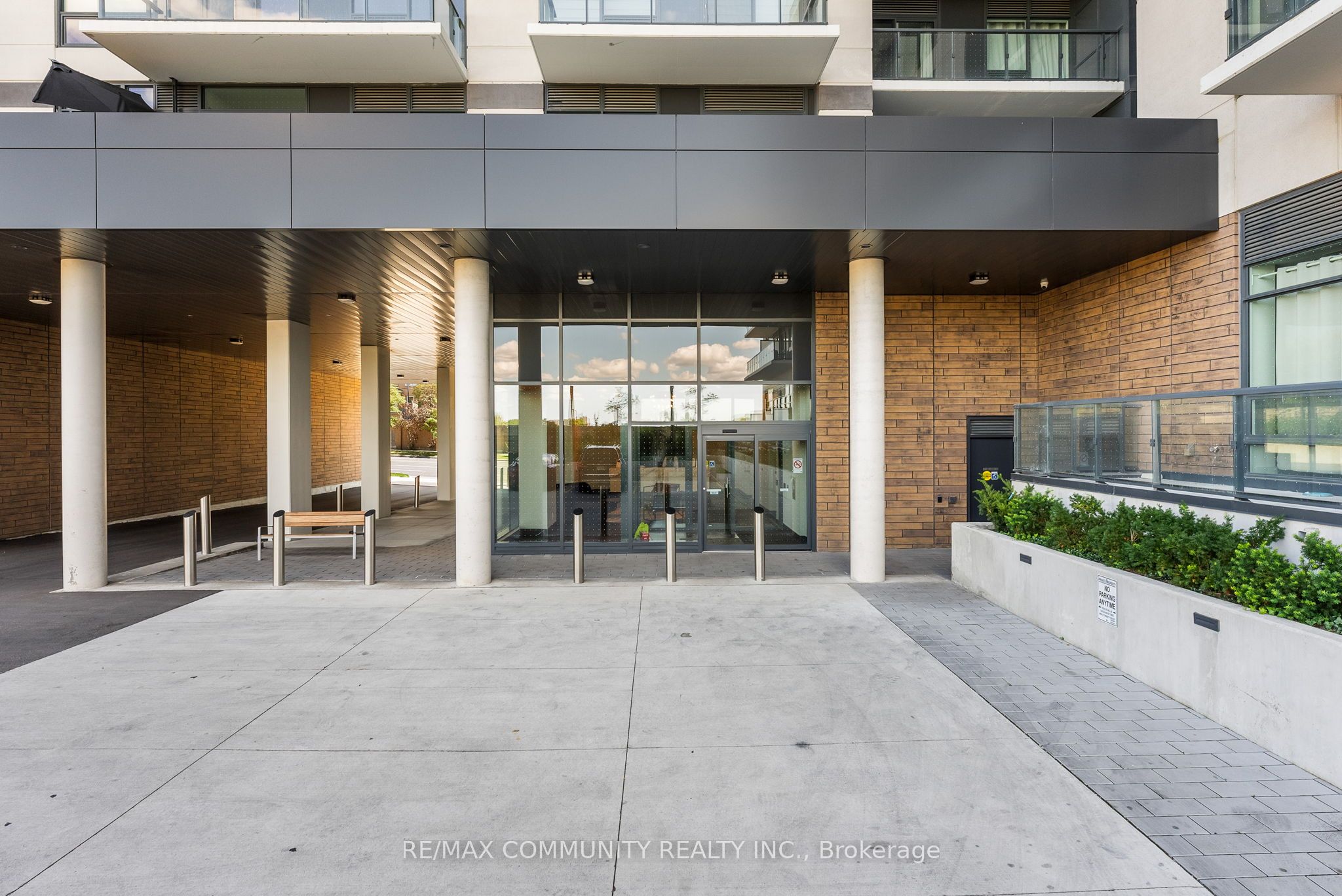 1350 Ellesmere Road 206
