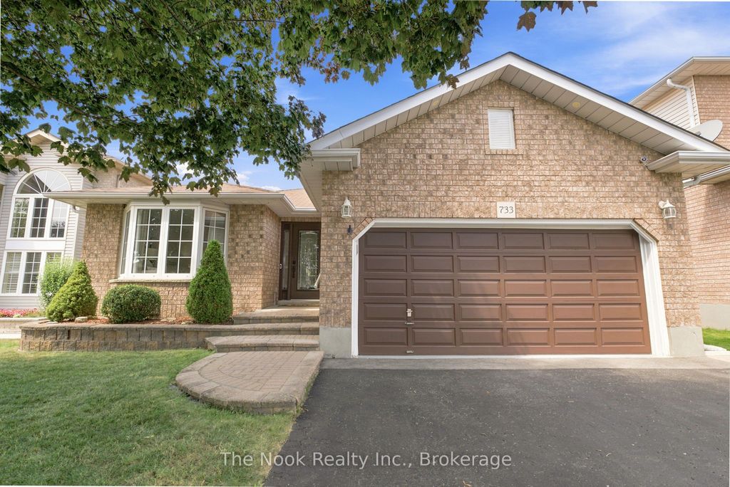 Photo of 733 Sundance Circle, Oshawa, ON L1J 8N9 (MLS # E13586834)