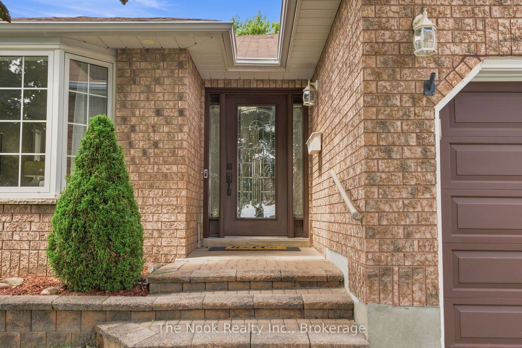 Photo of 733 Sundance Circle, Oshawa, ON L1J 8N9 (MLS # E13586834)