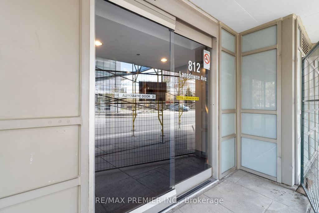 Photo of 812 Lansdowne Avenue #1011, Toronto, ON M6H 4K6 (MLS # W13073730)