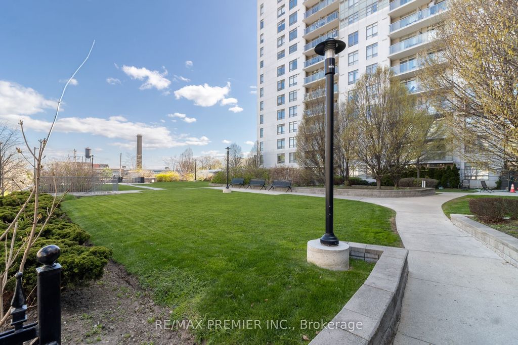 Photo of 812 Lansdowne Avenue #1011, Toronto, ON M6H 4K6 (MLS # W13073730)