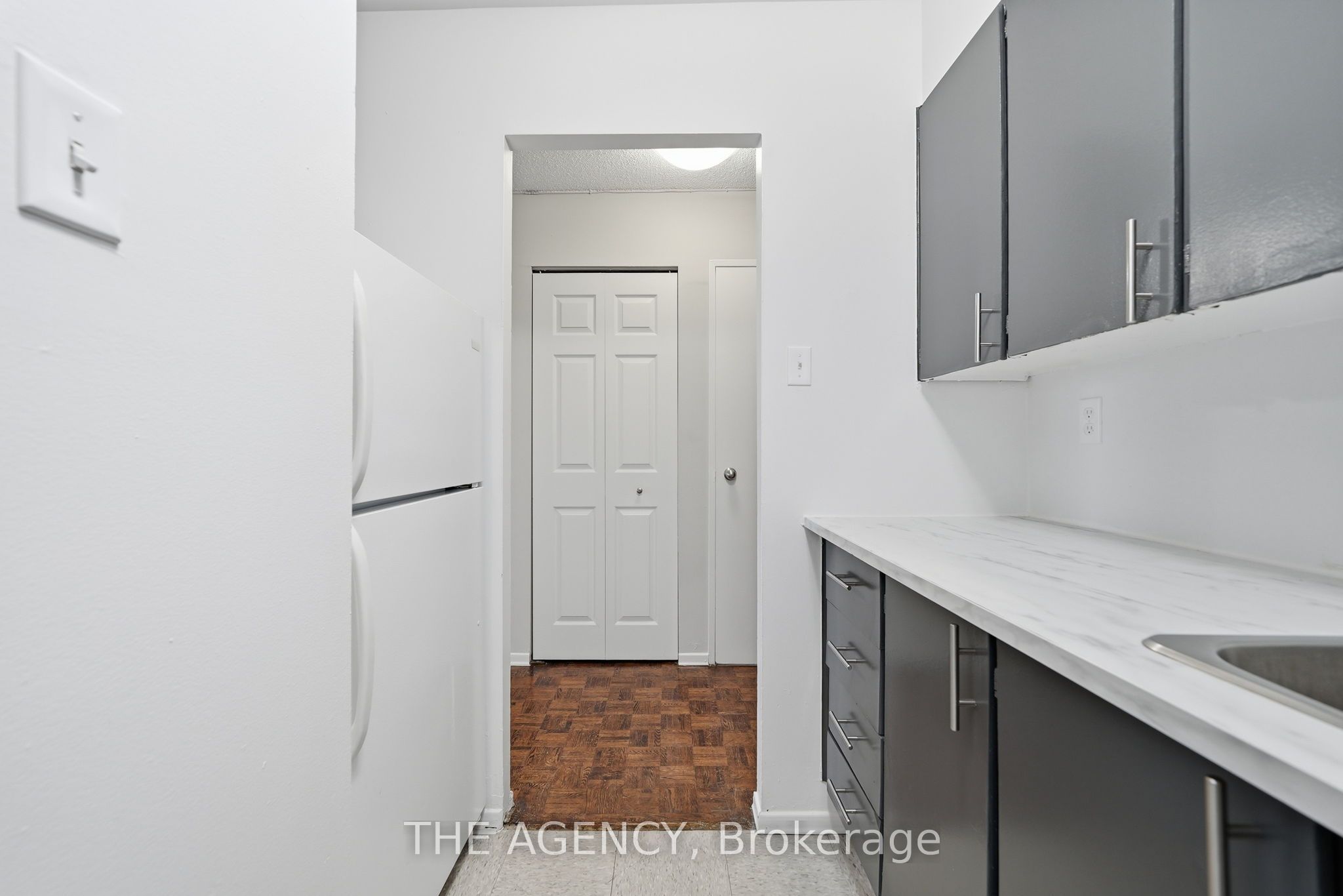 2350 Dundas Street W 2204A