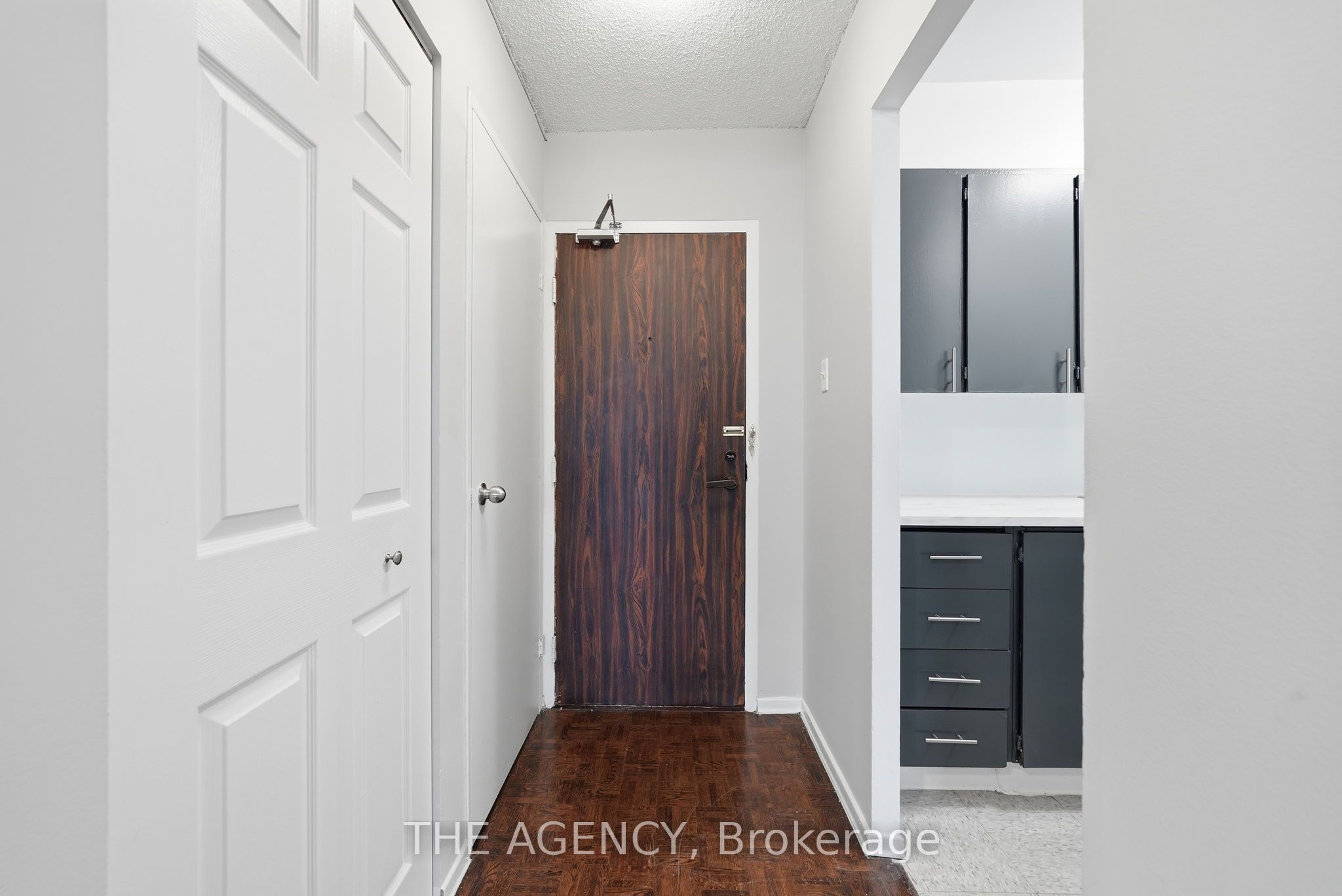 2350 Dundas Street W 2204A