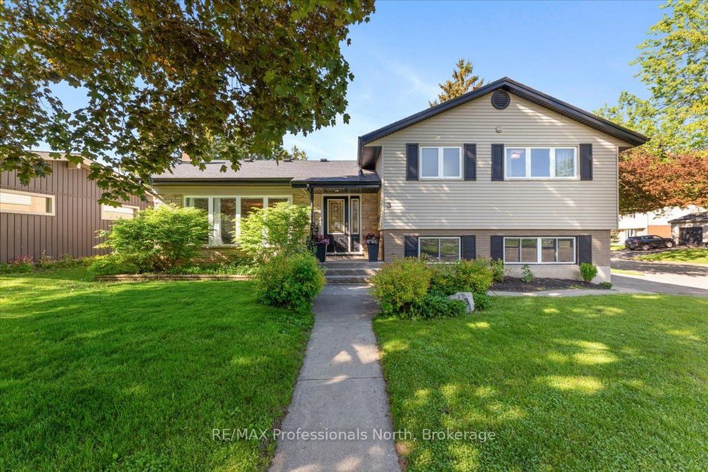 Photo of 3 Scotia Avenue, Brantford, ON N3R 5P9 (MLS # X13045318)
