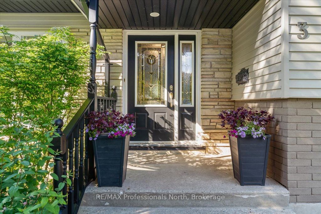 Photo of 3 Scotia Avenue, Brantford, ON N3R 5P9 (MLS # X13045318)