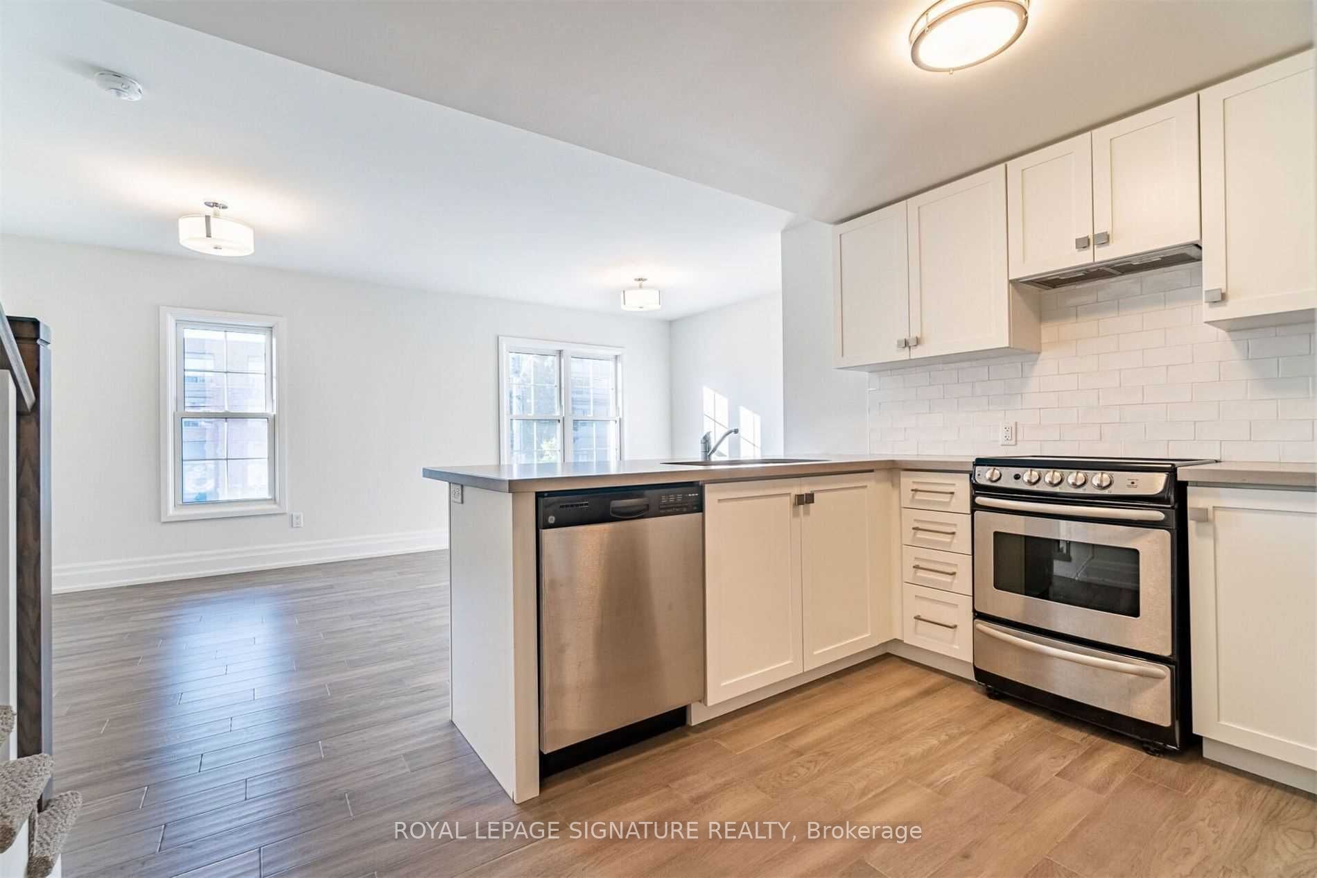 760 Lakeshore Road E 202
