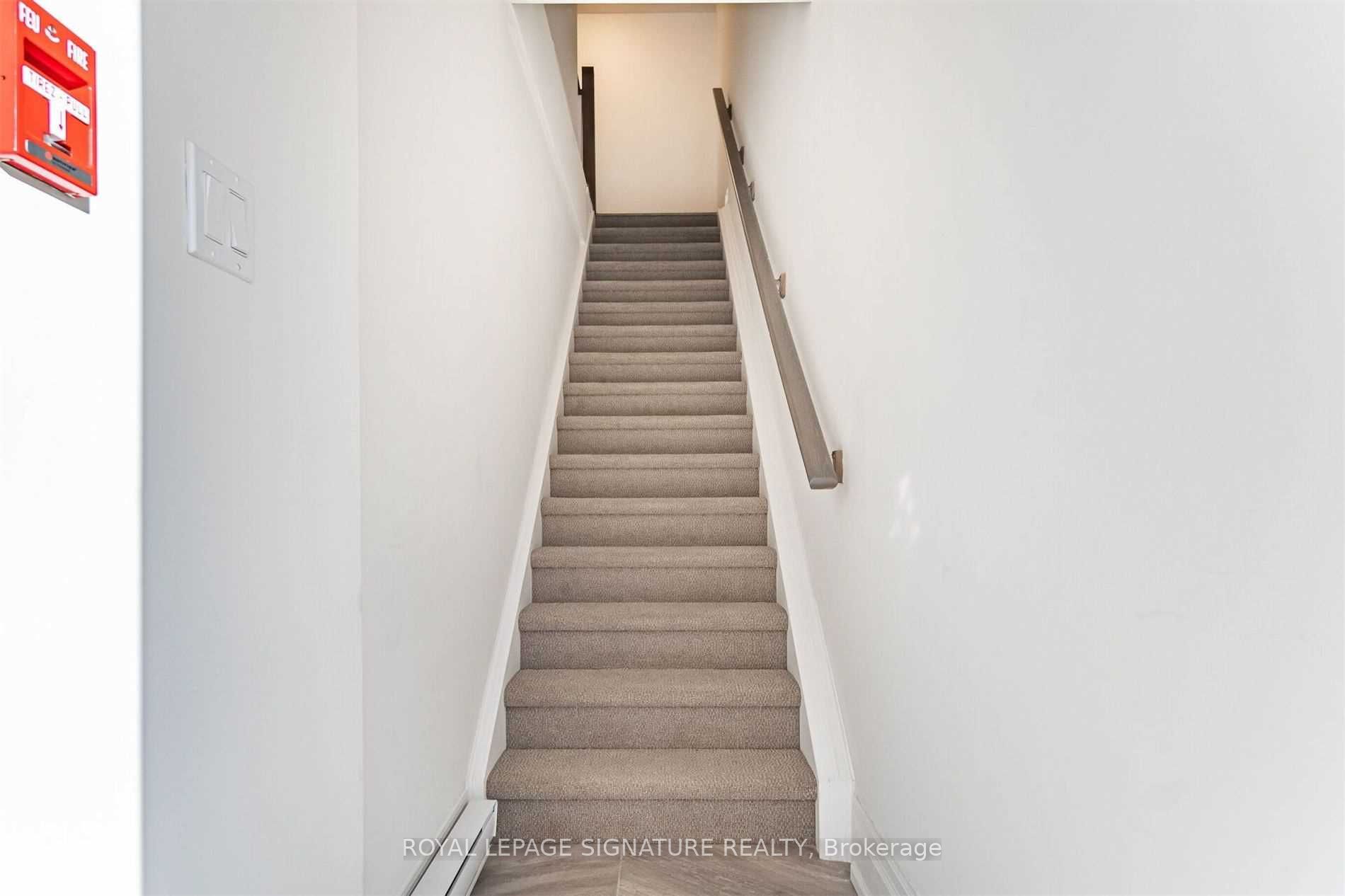 760 Lakeshore Road E 202