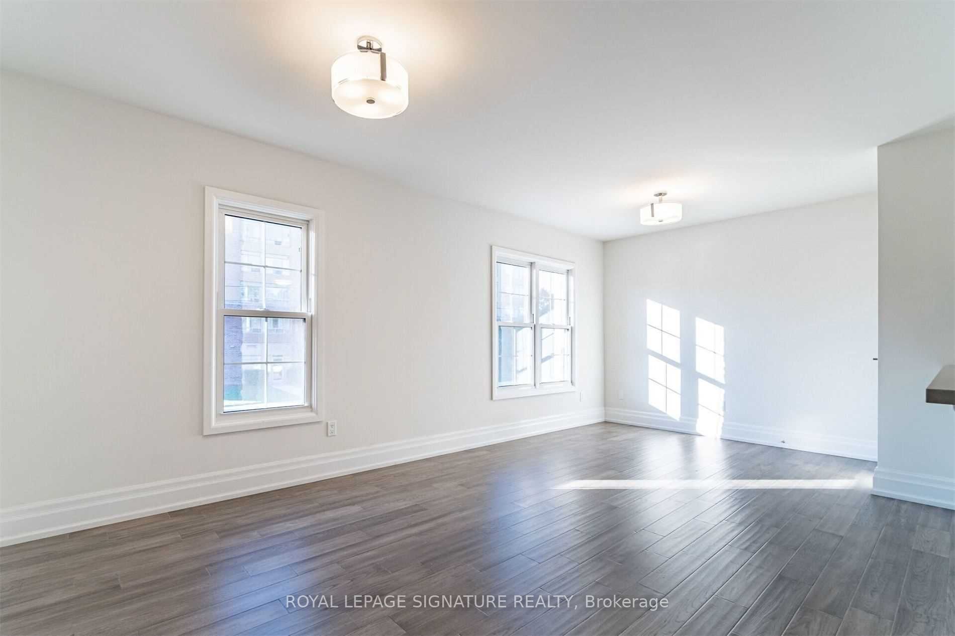 760 Lakeshore Road E 202