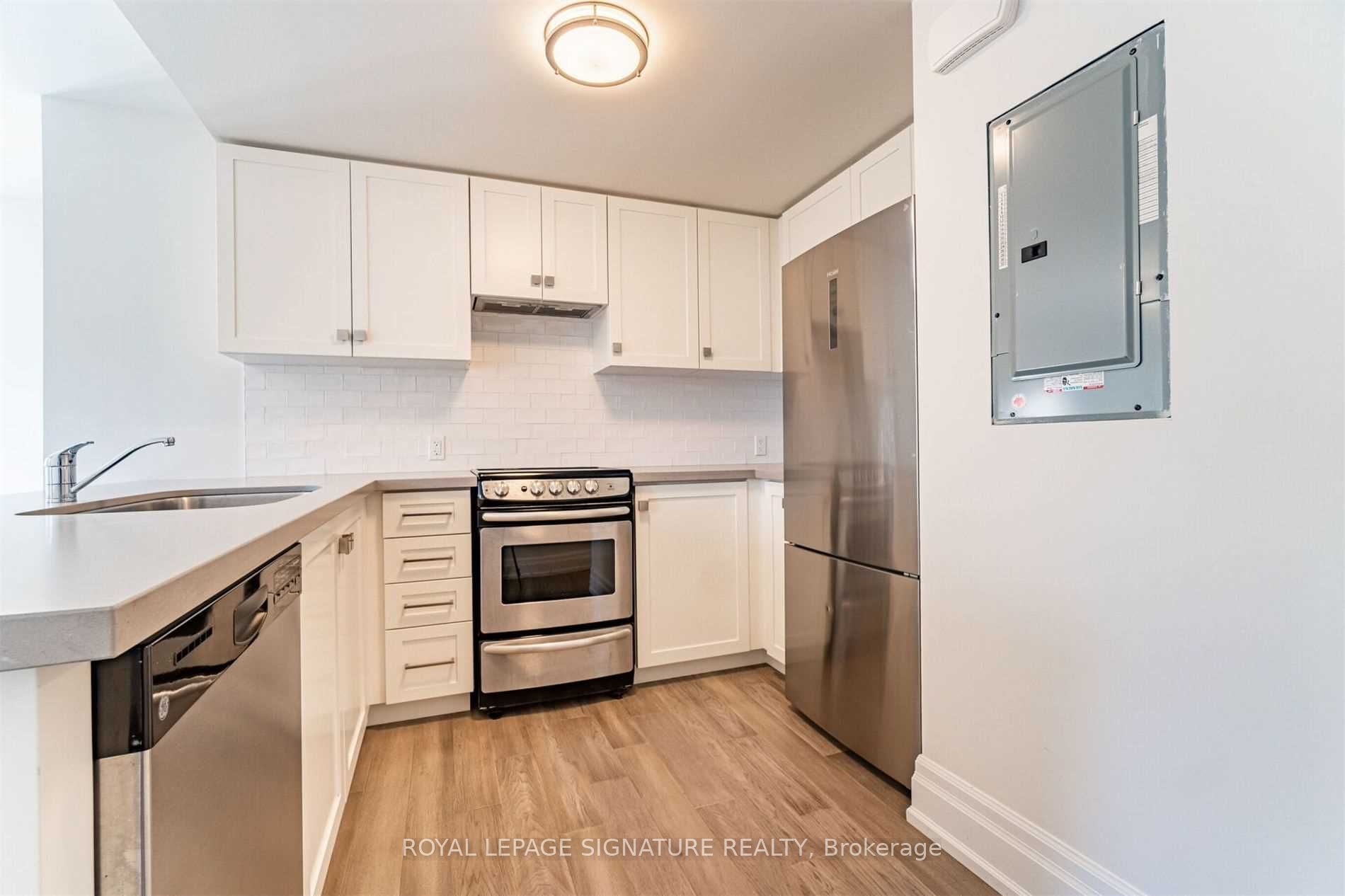 760 Lakeshore Road E 202
