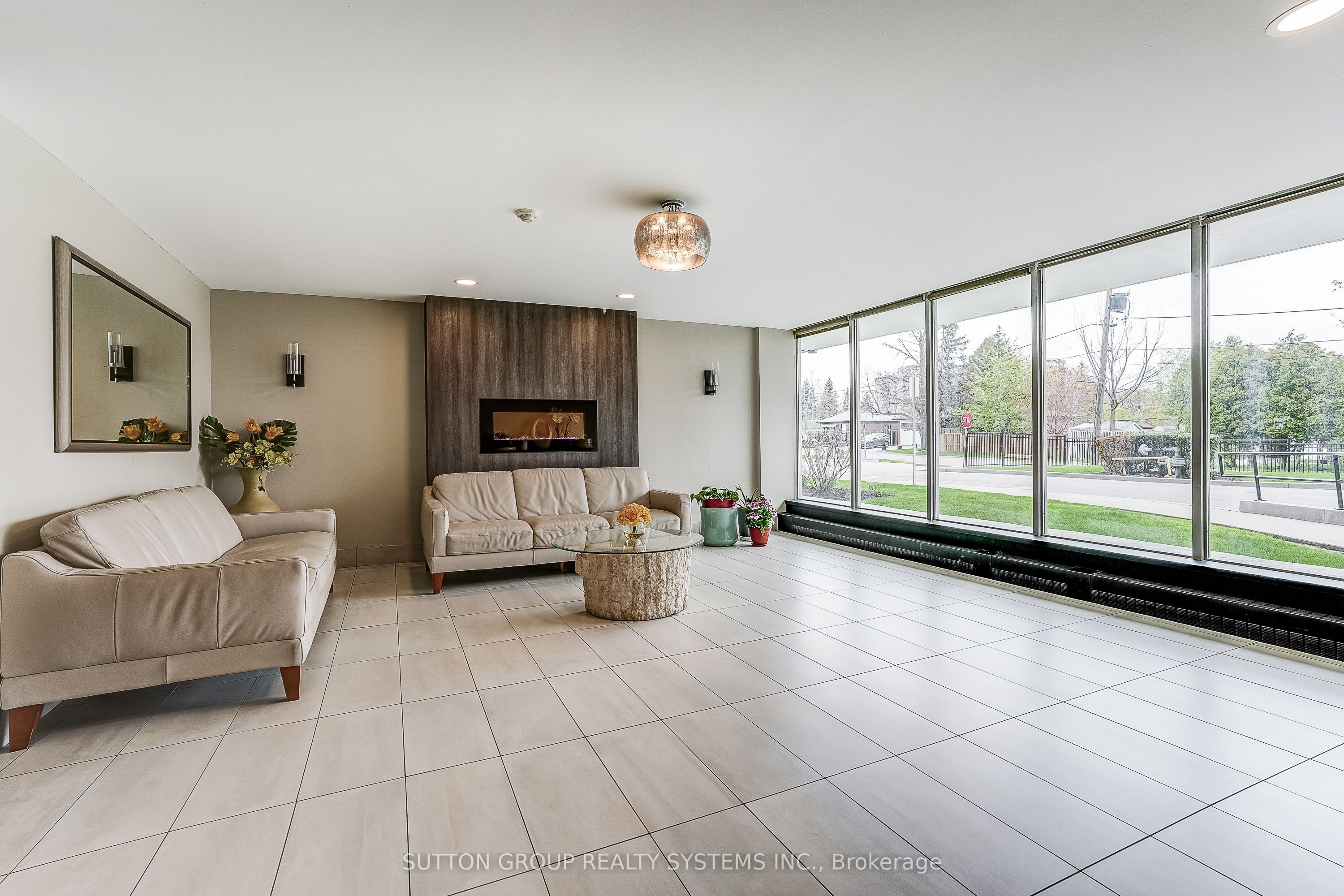 1100 Caven Street 1211