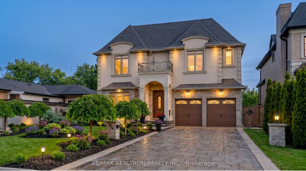 Photo of 374 Elmwood Avenue, Richmond Hill, ON L4C 1M1 (MLS # N13087974)