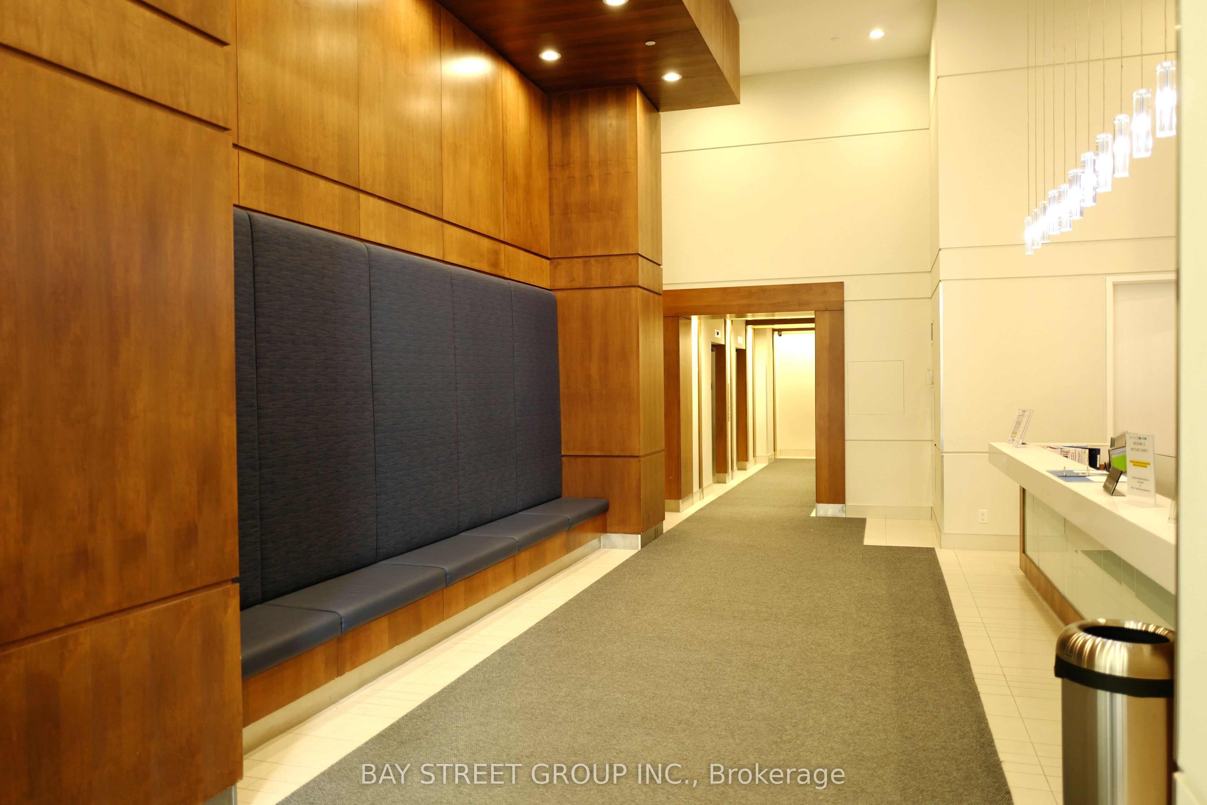 2200 Lakeshore Boulevard W 718