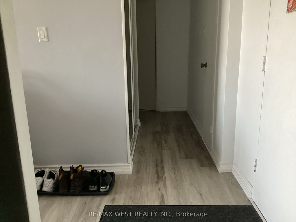 Photo of 627 The West Mall N/A #2101, Toronto, ON M9C 4X5 (MLS # W12616748)