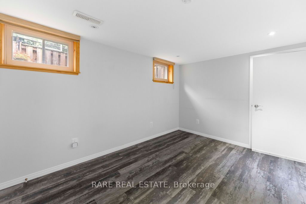 733 Eaglemount Crescent Lower