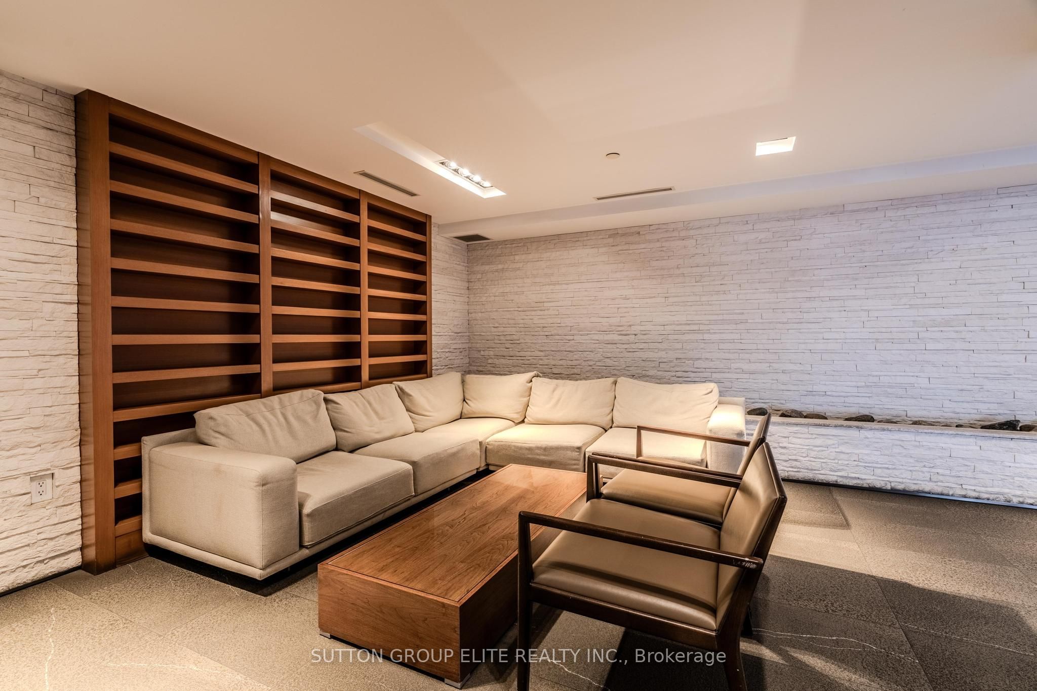 8 Telegram Mews 910