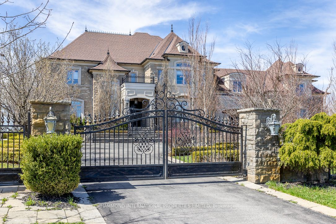 106 Stallions Court