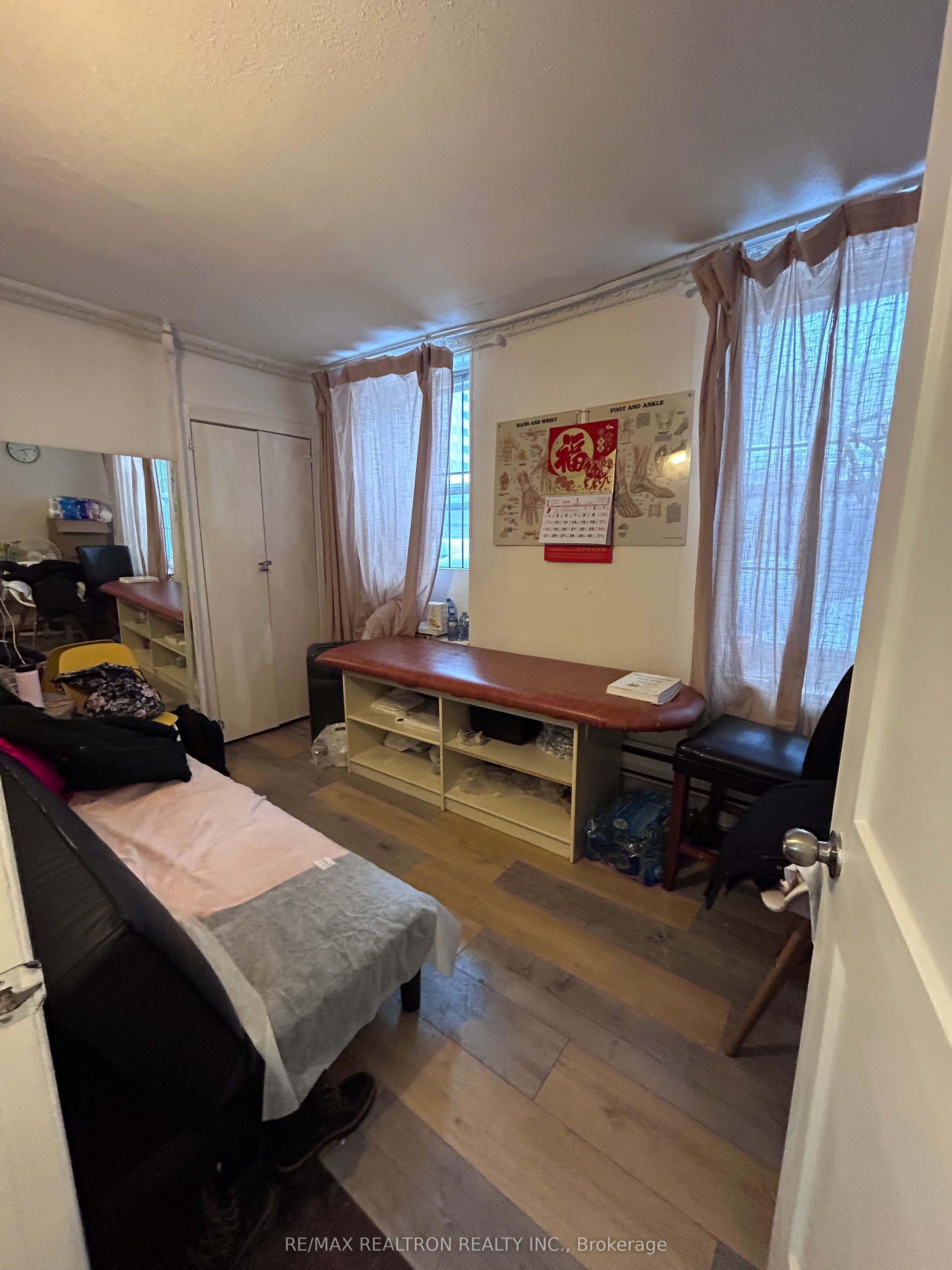 1395 Yonge Street 201