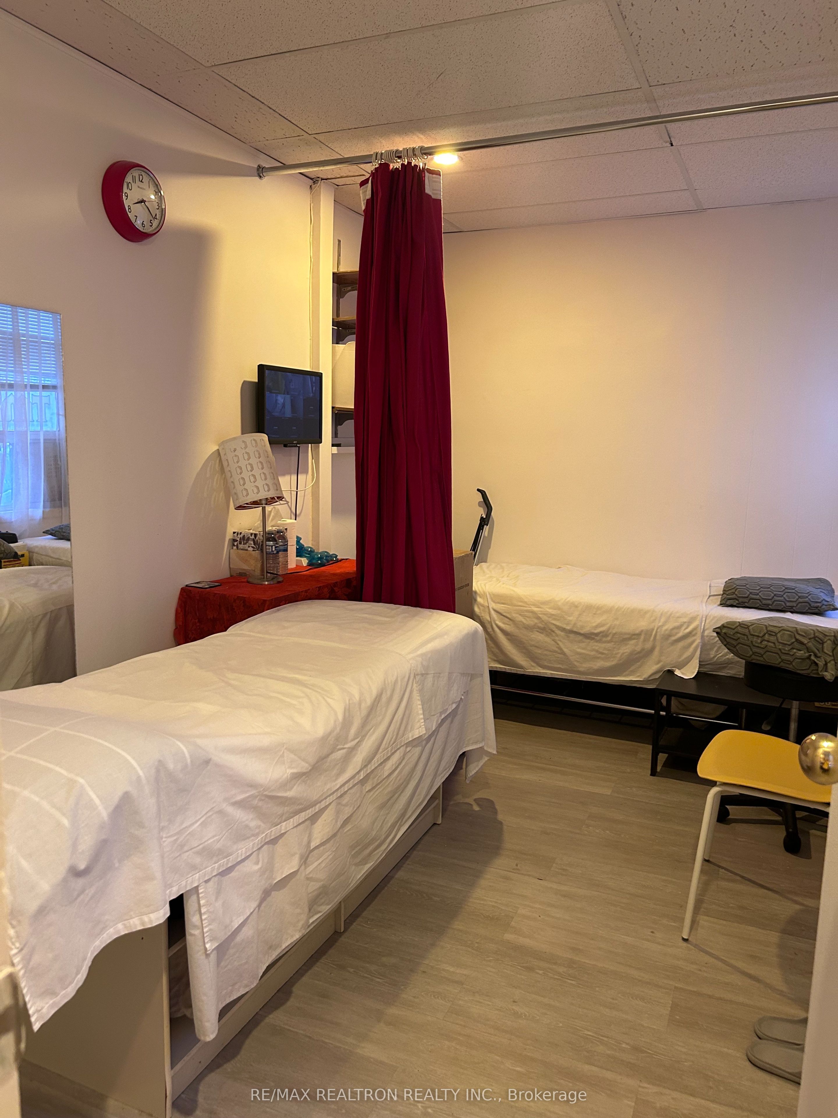 1395 Yonge Street 201