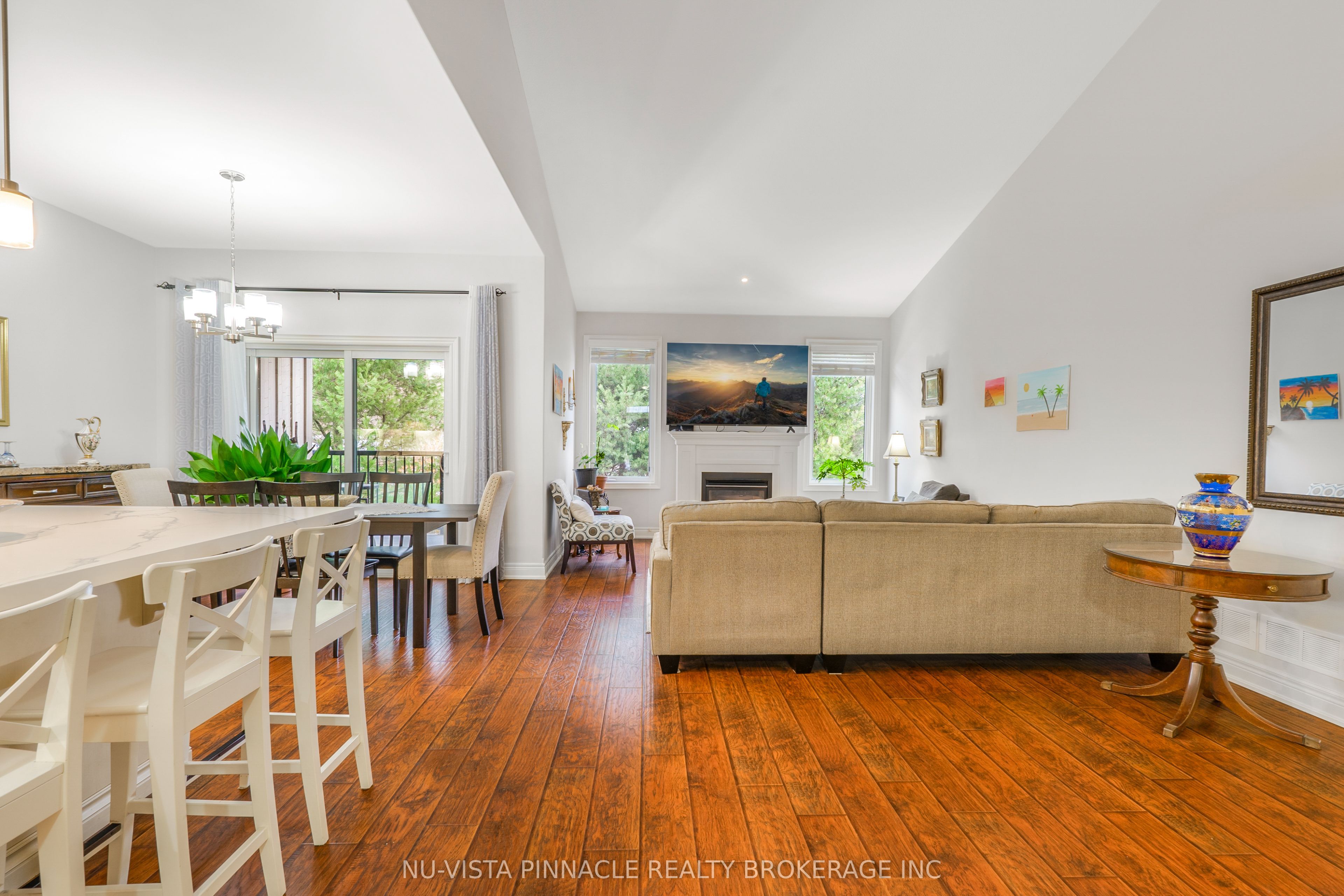 19 Hillside Drive E 10