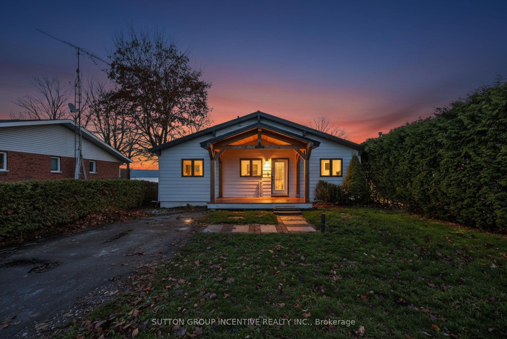 Photo of 211 Moon Point Drive, Oro-Medonte, ON L3V 6H1 (MLS # S13442306)