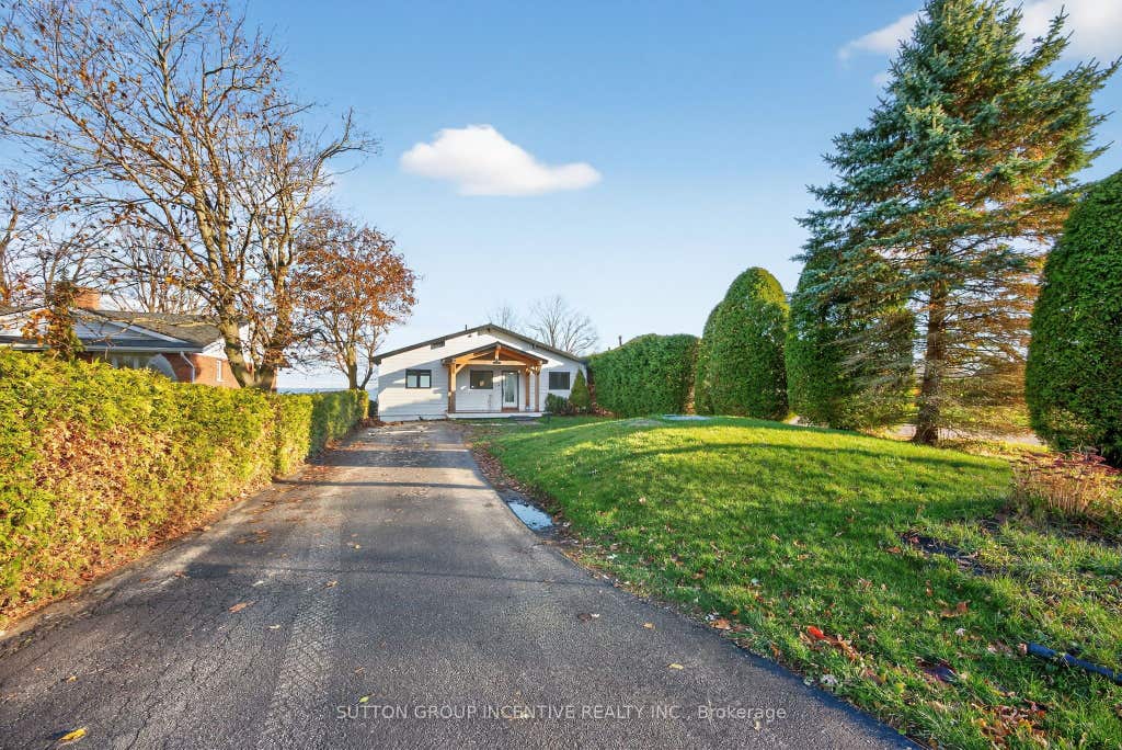 Photo of 211 Moon Point Drive, Oro-Medonte, ON L3V 6H1 (MLS # S13442306)